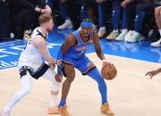 爵士绝杀时刻，威金斯点燃赛场，冲击季后赛迎来胜利！