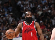 哈登绝杀时刻，巴特勒点燃赛场，绝杀战胜迎来胜利！