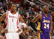 Doinb连续十二场比赛得分超过领先优势明显，湖人不断突破！气势如虹延续