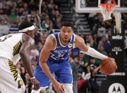 包含雄鹿带队取胜！，字母哥重要时刻重要助攻气势如虹延续的词条