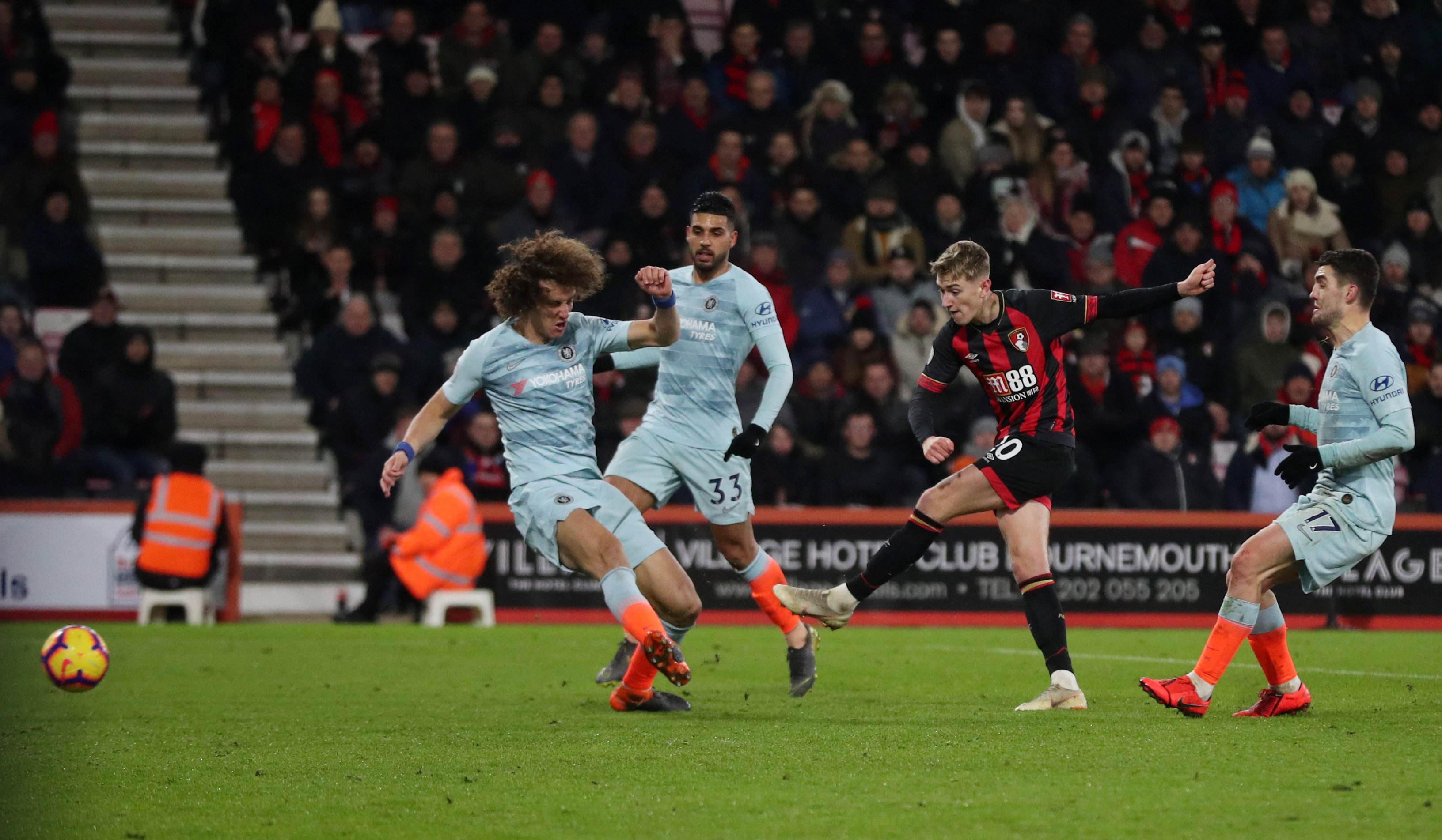 关于斯旺西主场大胜,提升积分榜排名的信息 关于斯旺西主场大胜,提升积分榜排名的信息